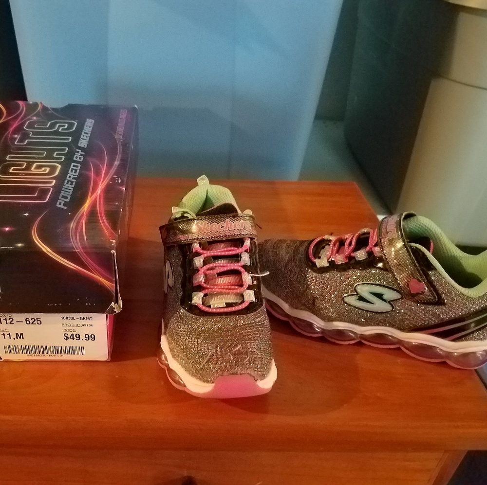 Skechers tennis shoes